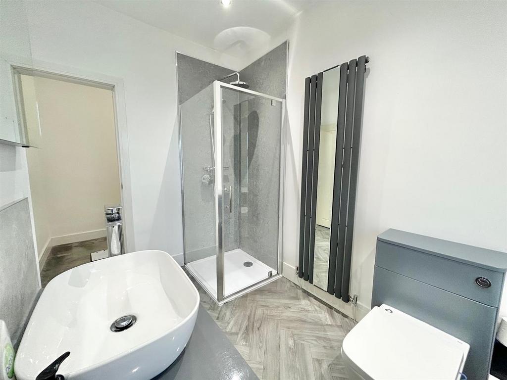 Bathroom 3.jpg