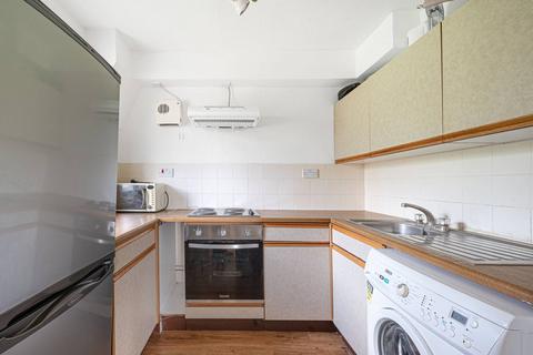 2 bedroom flat to rent, Wedmore Gardens, Archway, London, N19