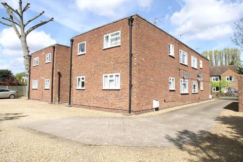 2 bedroom flat to rent, Starrett Court, Beecot Lane, Walton on Thames