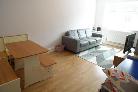 2 bedroom flat to rent, Starrett Court, Beecot Lane, Walton on Thames