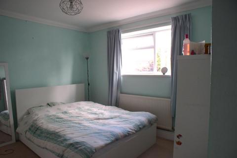 2 bedroom flat to rent, Starrett Court, Beecot Lane, Walton on Thames