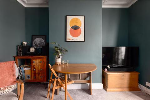 3 bedroom maisonette for sale, William Street, Totterdown