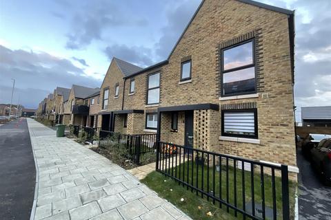 3 bedroom end of terrace house for sale, Whitecliff, Ebbsfleet Valley, Swanscombe, Kent