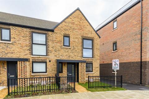 3 bedroom end of terrace house for sale, Whitecliff, Ebbsfleet Valley, Swanscombe, Kent