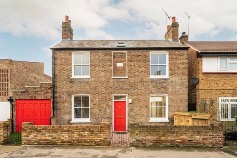 2 bedroom terraced house to rent, St. Peters Grove, London W6