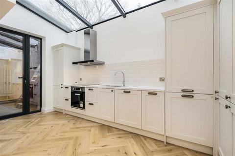 2 bedroom terraced house to rent, St. Peters Grove, London W6