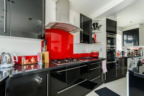3 bedroom semi-detached house to rent, George V Avenue, Pinner, HA5