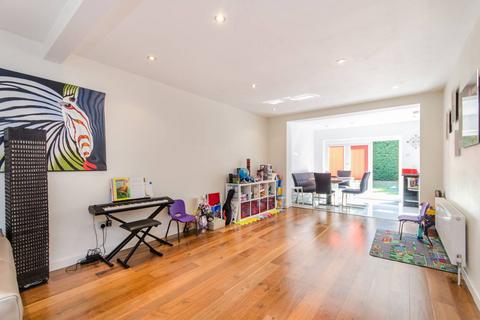 undefined, George V Avenue, Pinner, HA5