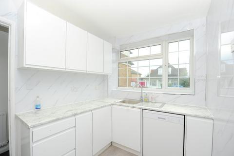 3 bedroom detached house to rent, Beech Avenue, Ruislip, HA4