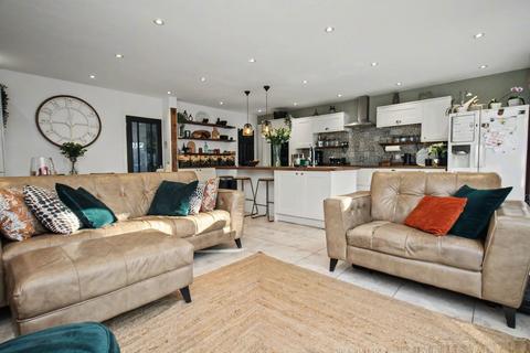 4 bedroom detached bungalow for sale, Maxwell Road, Southampton SO19