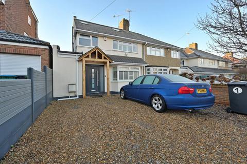 4 bedroom semi-detached house to rent, Ridgehurst Avenue, WD25, Watford, WD25