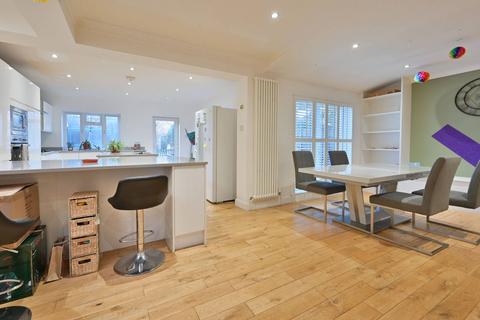 4 bedroom semi-detached house to rent, Ridgehurst Avenue, WD25, Watford, WD25