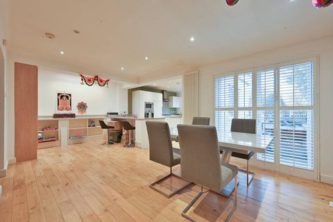 4 bedroom semi-detached house to rent, Ridgehurst Avenue, WD25, Watford, WD25