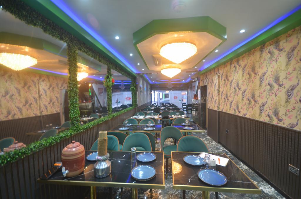 Commercial property to rent Barking Road, London