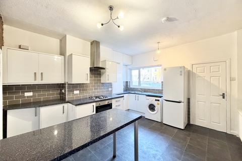 3 bedroom terraced house to rent, Glebe Street, Castleford