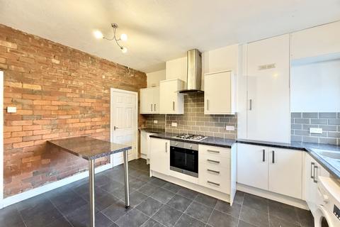 3 bedroom terraced house to rent, Glebe Street, Castleford