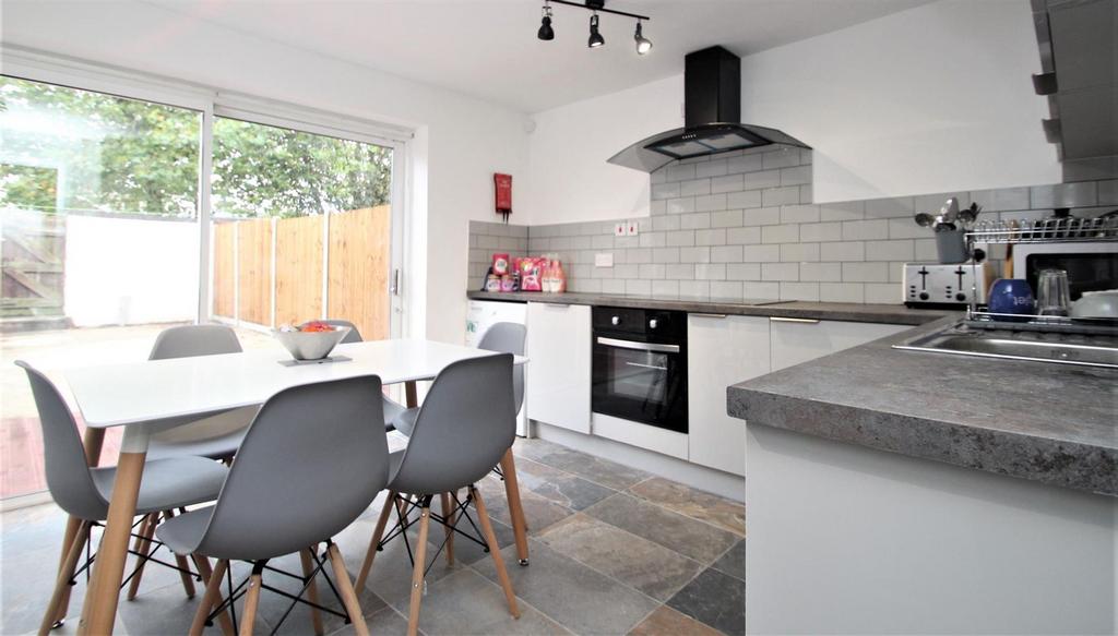 11 Argyll Road Kitchen 1 .jpg