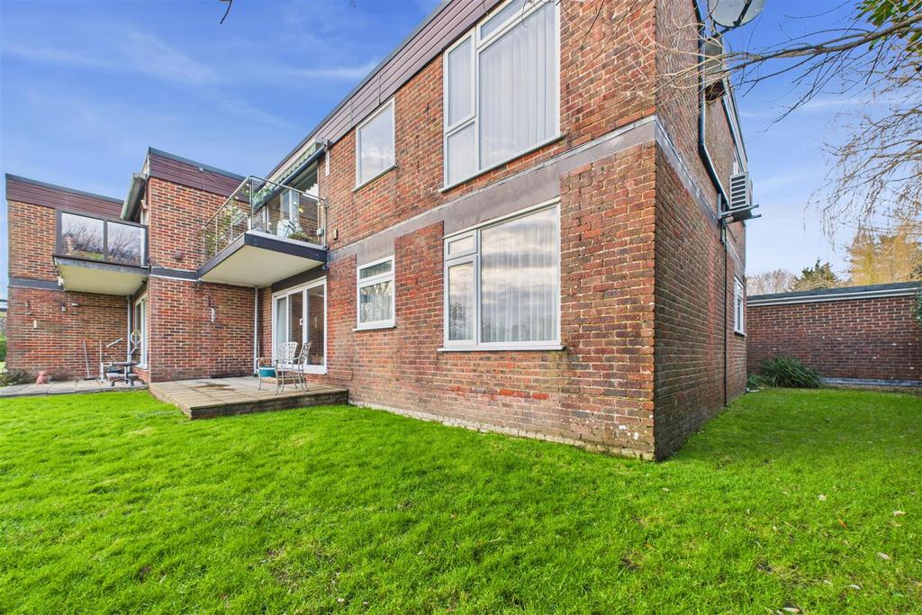 Patio/Communal Gardens