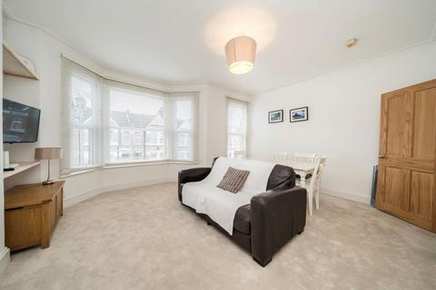 2 bedroom flat to rent, Windsor Road, London NW2