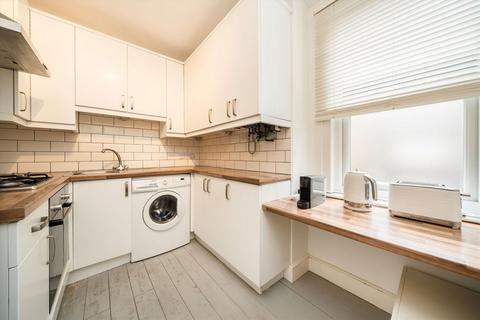 2 bedroom flat to rent, Windsor Road, London NW2