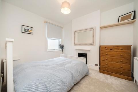 2 bedroom flat to rent, Windsor Road, London NW2