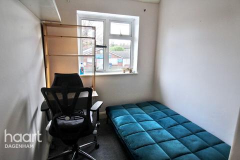 3 bedroom terraced house to rent, Heathway, DAGENHAM