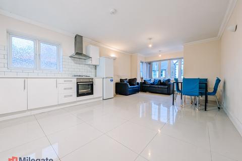 2 bedroom flat to rent, Bennetts Yard, Uxbridge UB8
