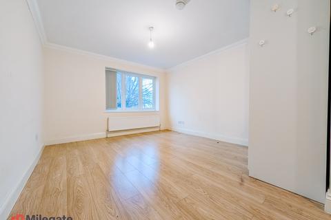 2 bedroom flat to rent, Bennetts Yard, Uxbridge UB8