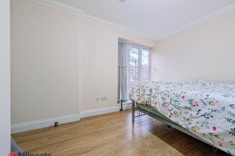 2 bedroom flat to rent, Bennetts Yard, Uxbridge UB8