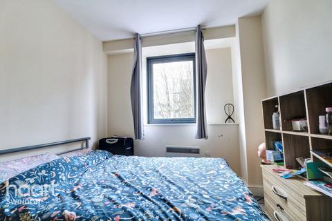 1 bedroom flat for sale, Farnsby Street, Swindon