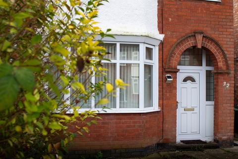 3 bedroom semi-detached house to rent, Woodlands Drive, Loughborough, LE11