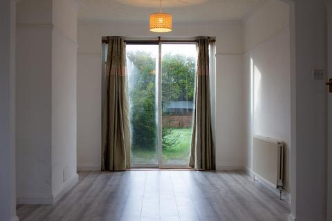 3 bedroom semi-detached house to rent, Woodlands Drive, Loughborough, LE11