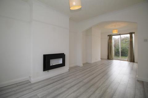 3 bedroom semi-detached house to rent, Woodlands Drive, Loughborough, LE11