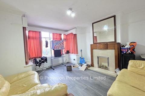 4 bedroom semi-detached house to rent, Dennistead Crescent, Headingley LS6