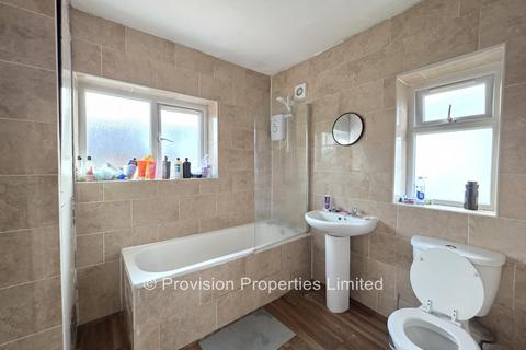 4 bedroom semi-detached house to rent, Dennistead Crescent, Headingley LS6