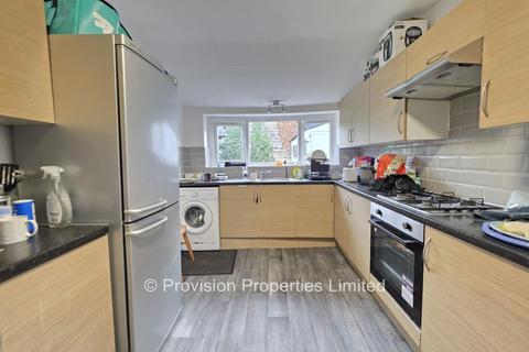 4 bedroom semi-detached house to rent, Dennistead Crescent, Headingley LS6
