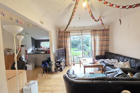 4 bedroom semi-detached house to rent, Dennistead Crescent, Headingley LS6