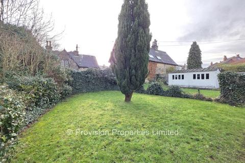 4 bedroom semi-detached house to rent, Dennistead Crescent, Headingley LS6