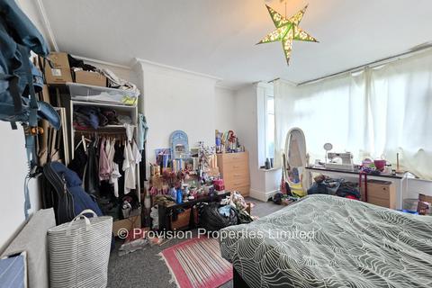 4 bedroom semi-detached house to rent, Dennistead Crescent, Headingley LS6