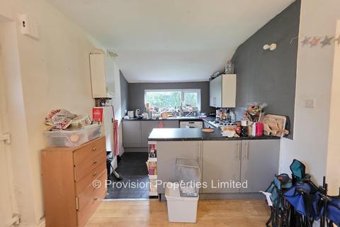 4 bedroom semi-detached house to rent, Dennistead Crescent, Headingley LS6
