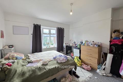 4 bedroom semi-detached house to rent, Dennistead Crescent, Headingley LS6