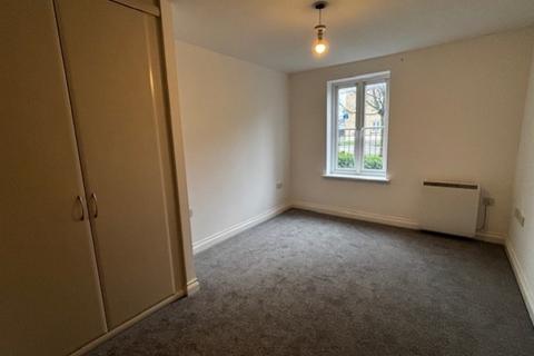2 bedroom flat to rent, Flat 3 Weavers Court,, Carterton