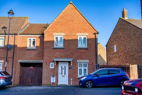 3 bedroom semi-detached house for sale, Chaffinch Chase, Gillingham
