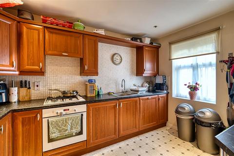 3 bedroom semi-detached house for sale, Chaffinch Chase, Gillingham