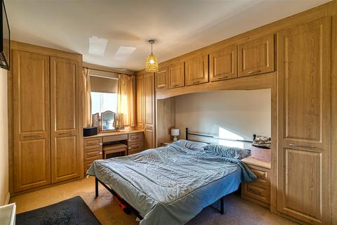 3 bedroom semi-detached house for sale, Chaffinch Chase, Gillingham