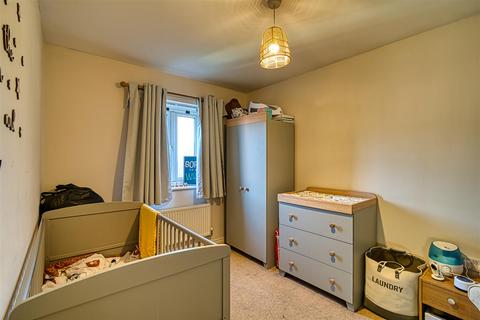 3 bedroom semi-detached house for sale, Chaffinch Chase, Gillingham