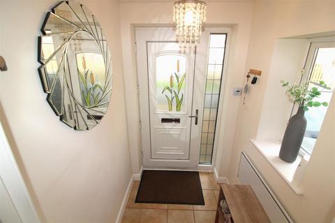 3 bedroom semi-detached house for sale, Woodlands Drive, Skelmanthorpe, Huddersfield HD8 9DB