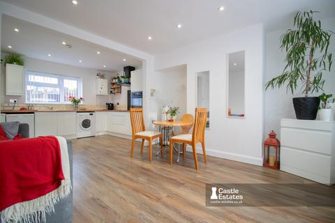 3 bedroom end of terrace house for sale, Burrows Avenue, Beeston, NG9 2QW