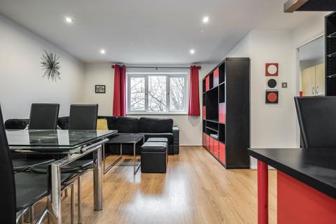 2 bedroom flat to rent, John Maurice Close, London SE17