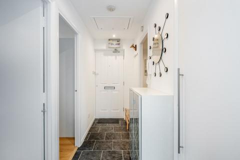 2 bedroom flat to rent, John Maurice Close, London SE17